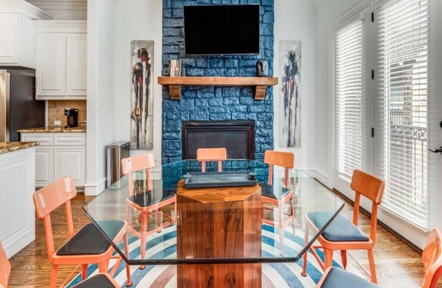 Whimsical Legacy town home - Driem House