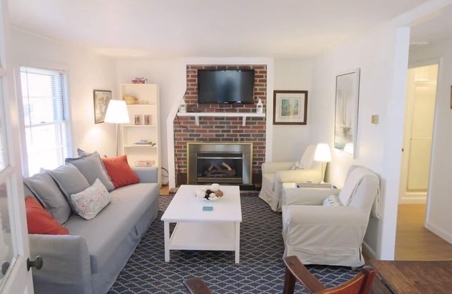 Whip-o-Will Woods: Dog-Friendly Cape Cottage