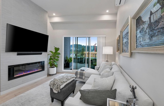 Whirlaway – Luxurious 2 bedroom Penthouse with desk and 2 parking spots by Victoria Prime!