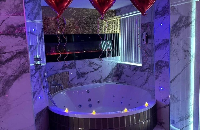 Whirlpool Spa Bath Apartment 12