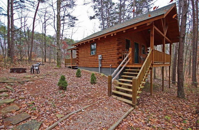 Whispering Pines - Cozy, Log Cabin - Hocking Hills