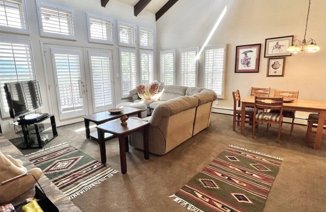 Whispering Pines - Unit H1