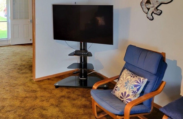 Whispering Waters - Two Bedroom Cottage, Sleeps 6
