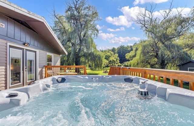Whispering Willow Retreat - 14 min to Rafting & NRG