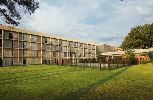 Whispering Woods Hotel & Conference Center