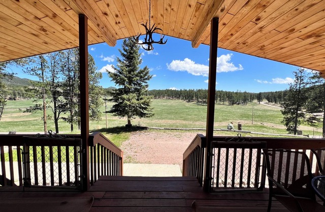 Whistle Stop Cabin with Meadow View