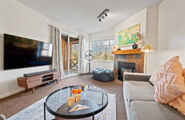 Whistler Vill 1BR|Free PKG&Hot Tub,Walk2Everything