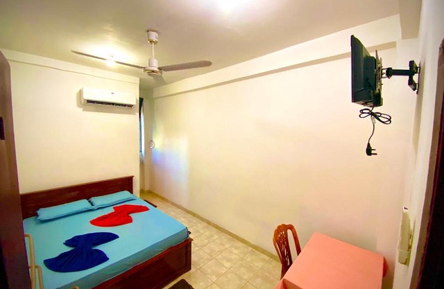 white hotel kothalawala