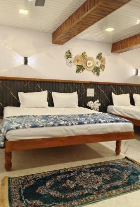 White House INN