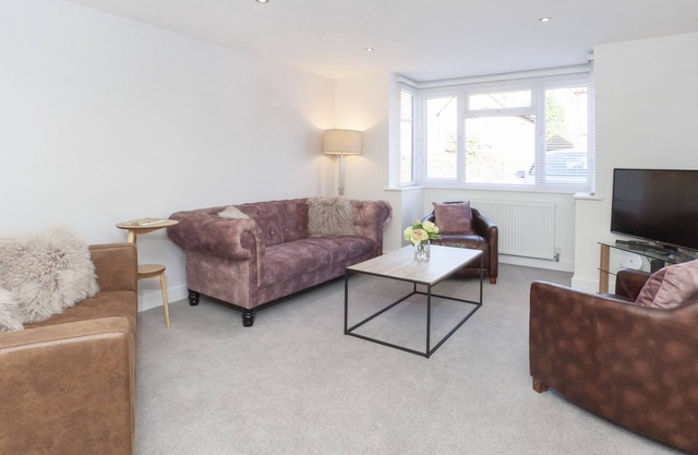 White House Luxury Apartments- Apartment A