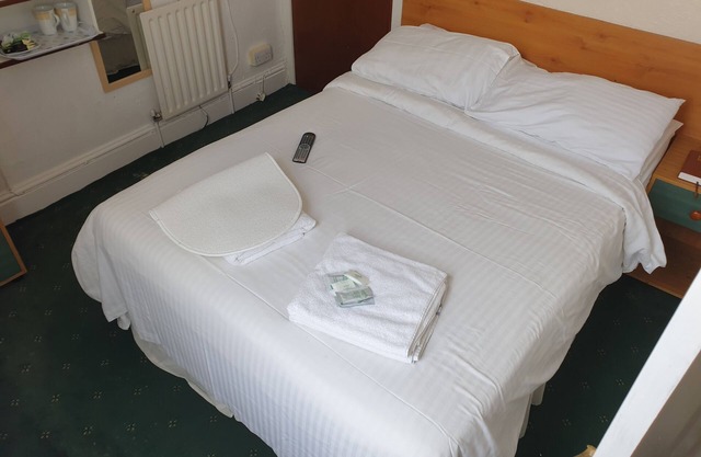 White lodge inn ( By the Pleasure Beach at the seaside south shore)