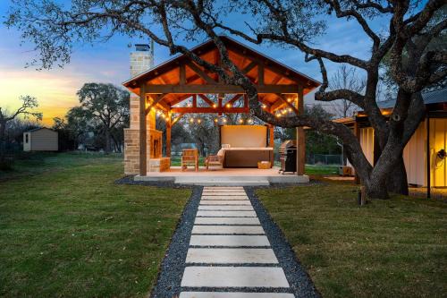 White Oak Haus Outdoor fireplace and Hot tub