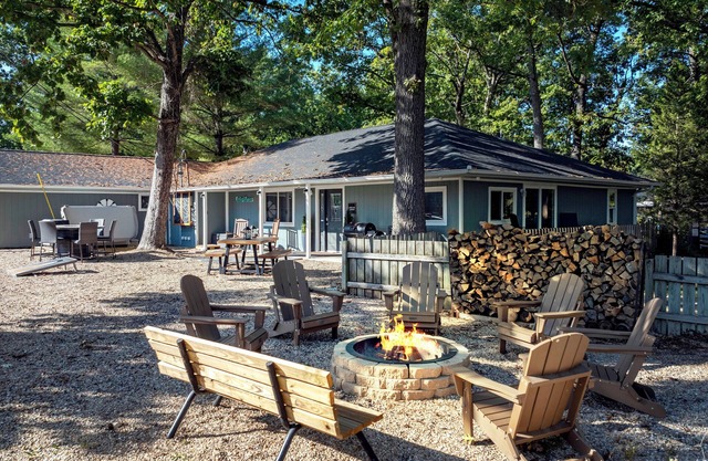 White Oak Landing – Spacious 6 BDR w/Boat Slip!