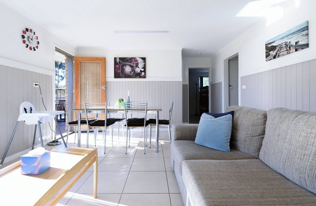 White Sands Coastal Getaway – Steps to the Shore