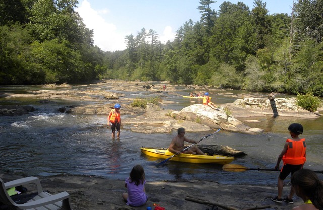 White Water River Cabin near Helen, GA-Kayak, tube, fish, hike, in wine country