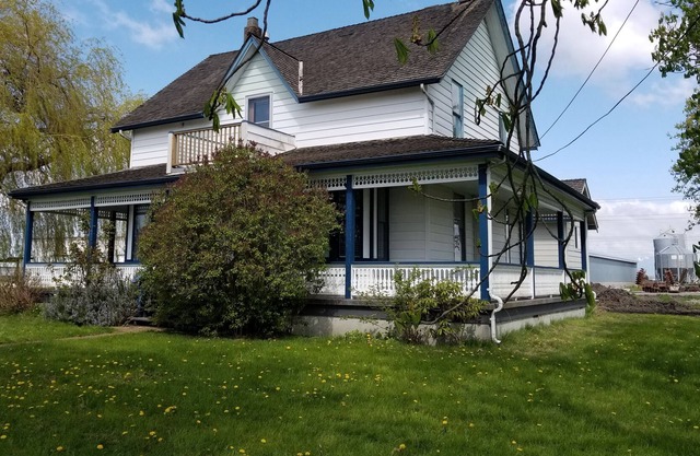 White Willow Farms and Guesthouse located on a large property.