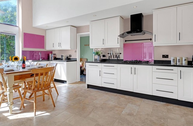 Whitehall Cottage - sleeps 8 guests in 4 bedrooms