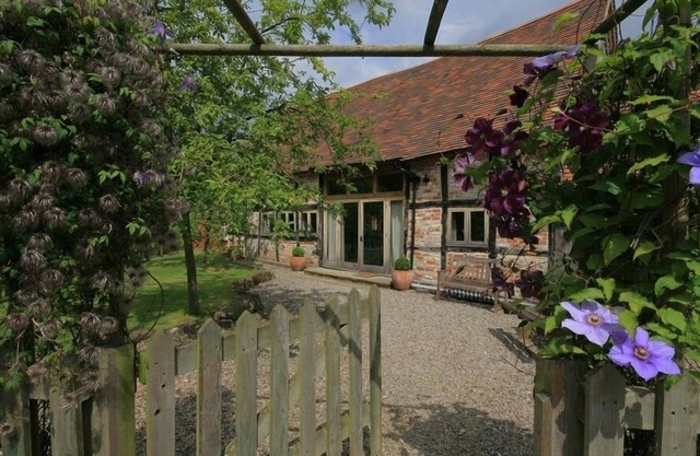 WHITES FARM BARN, family friendly, with a garden in Ledbury