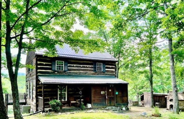Whitetail Inn - Rustic Seclusion