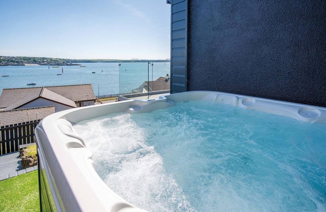 Whitewings - Super Luxurious 3 Bedroom - Neyland