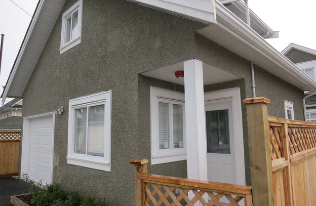 Whole Carriage house (1 bedroom/1bathroom) close to YVR and Marine Dr Skytrain Station