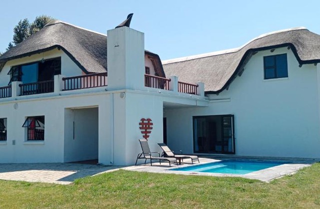 Whole House! Sleeps 6 with Solar Power and Pool