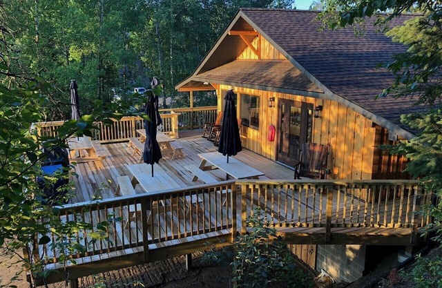 Whole lodge can sleep 30! Great family getaway. Exempt motor permit available.