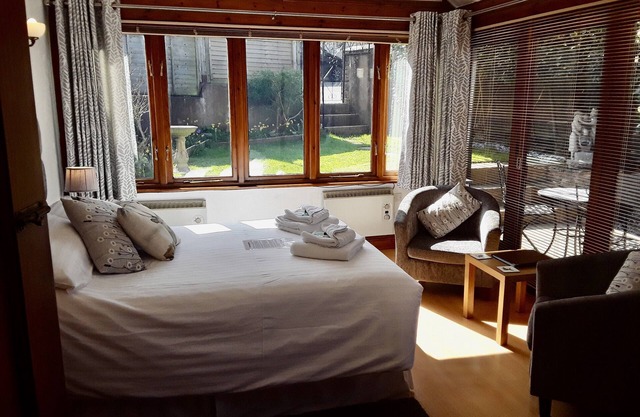Whortleberry Studio - delightful bright airy ensuite B&B
