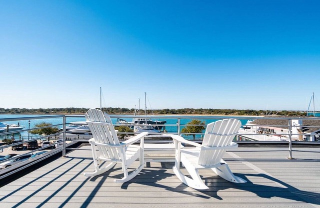 Why Knot Getaway.Rooftop with WaterView! Unit D
