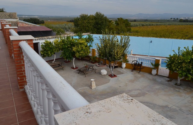 Wide cortijo-lagar, located in the geographical center of Andalusia.