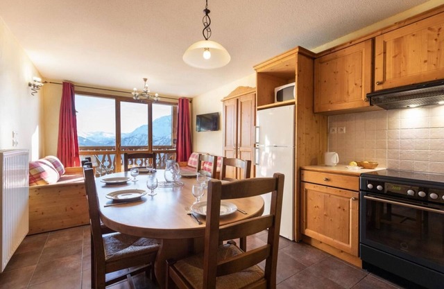 Wifi, 150m from shops, swimming pool, sauna, hammam, balcony, tv, ski locker, 68m², La Rosière