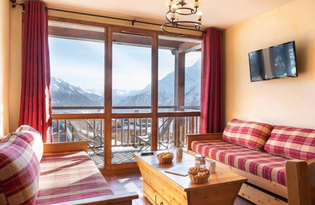 Wifi, 150m from shops, swimming pool, sauna, hammam, balcony, tv, ski locker, 30m², La Rosière