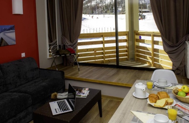 Wifi, 50m from shops, fitness, swimming pool, tv, ski locker, 40m², Isola 2000