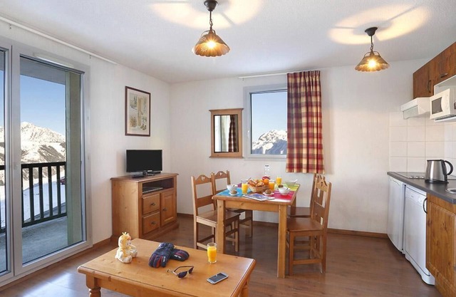 Wifi, 50m from shops, fitness, swimming pool, sauna, balcony, parking, ski locker, 55m², Peyragudes
