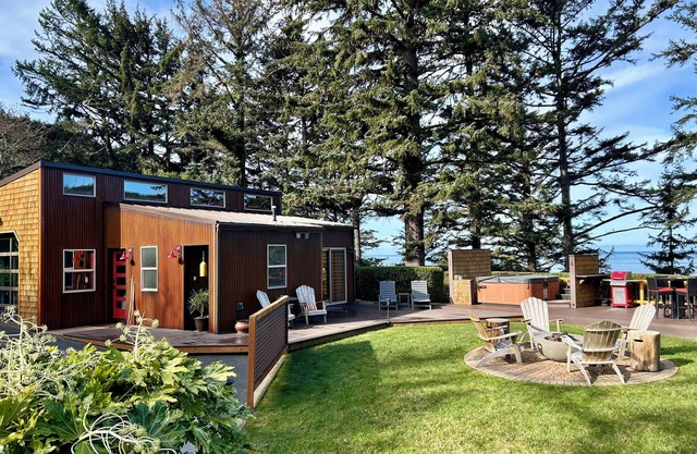 Wild Coast Lookout offers privacy and a dramatic view of the Oregon Coast.