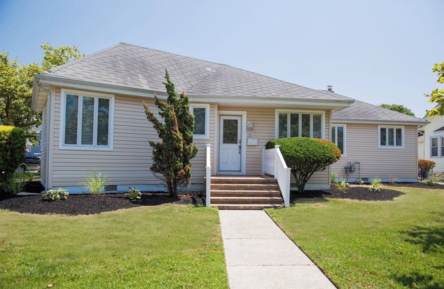 Wild Flip Flops by Victory Properties - Sleeps 10 - Single Family Home w/parking