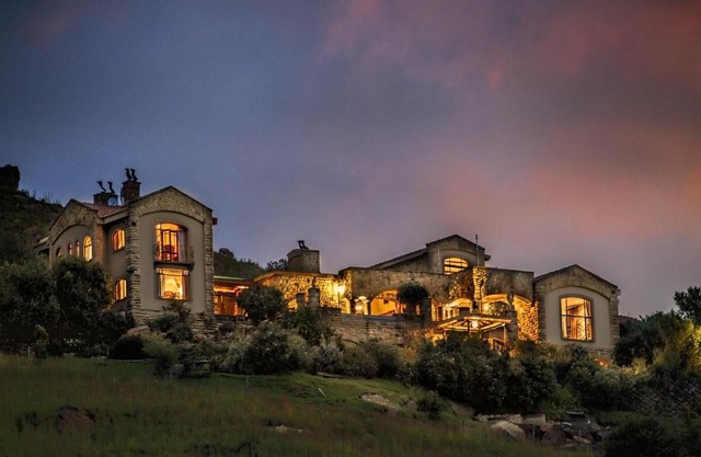 Wild Horses Lodge