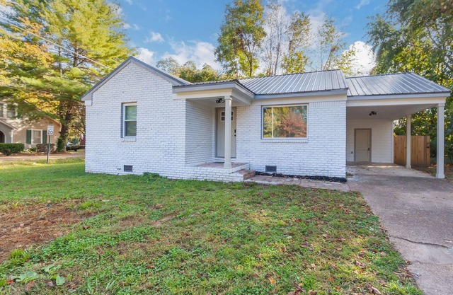 Wildcat Retreat, newly remodeled home .6 miles away from Bethel University!