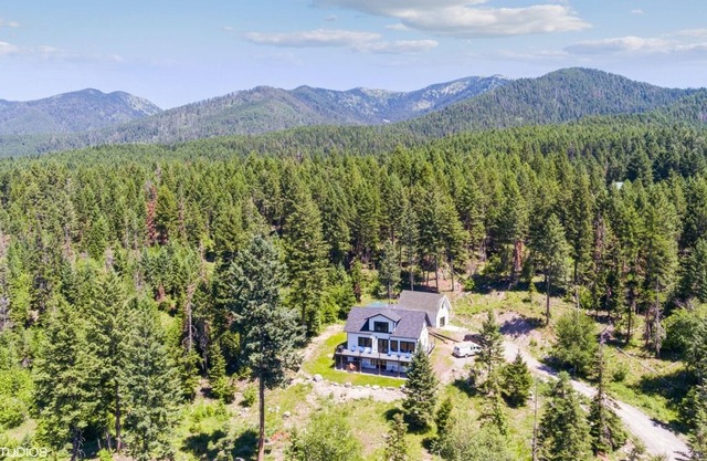Wilderness Retreat-Gorgeous home on 5+ acres with amazing views