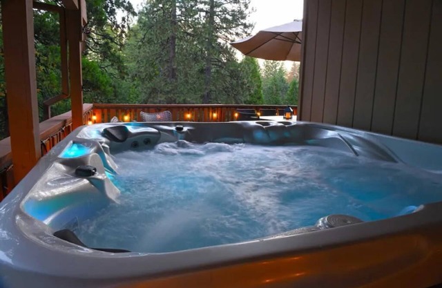 Wildtrout Cabin Hot Tub, Pool Table, K9 ok