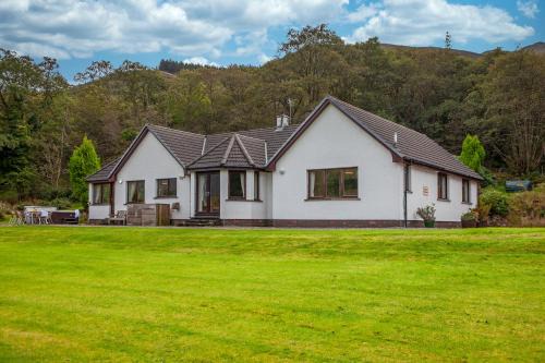 Wildwood Cottage with Hot Tub