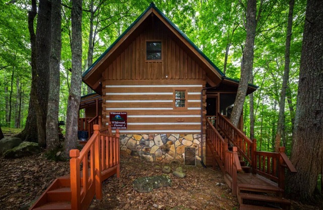 Wildwood Flower -Rustic, cozy, authentic log cabin