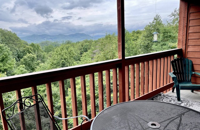 Wildwood Retreat-Borders Dollywood with Mountain View’s!