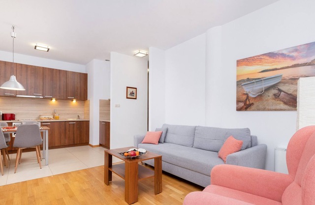 Willa 4 Pory Roku 21 | Apartment with balcony and parking