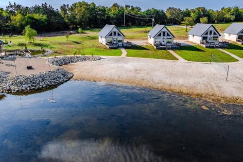 Willis Country Cabins- Couples Suite -#4