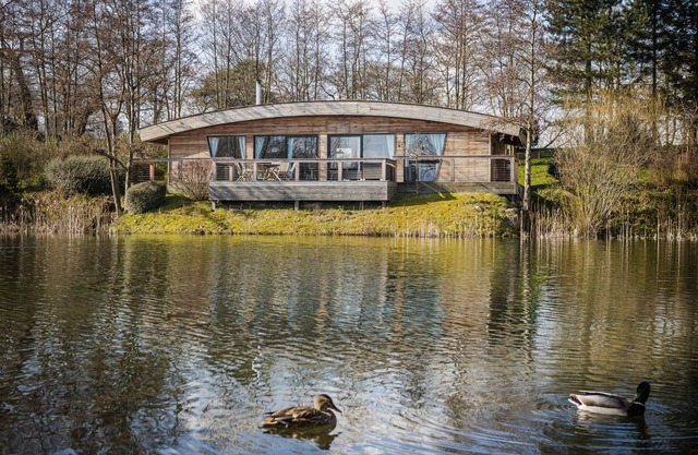 Willow - a lodge that sleeps 6 guests in 3 bedrooms