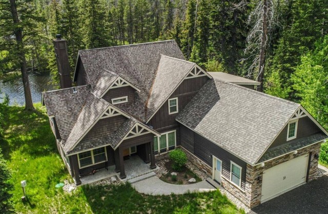 Willow Creek Lodge .