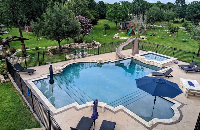 Willow Run Estate, King Bed, Pool, Lake, Dock, Sports Court, Playground Sleeps9