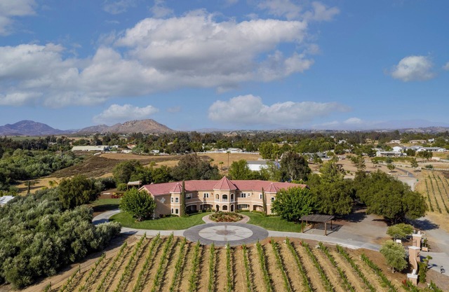 Wilson Creek Manor By AvantStay | Sleeps 10! Amazing Estate w/Pool & Game Room