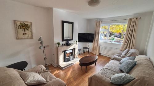 Wilton Beside CUH , Entire Home 3 Bed